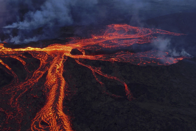 Coulées de lave nocturnes - volcan du Geldingadalir - 0mn 39s